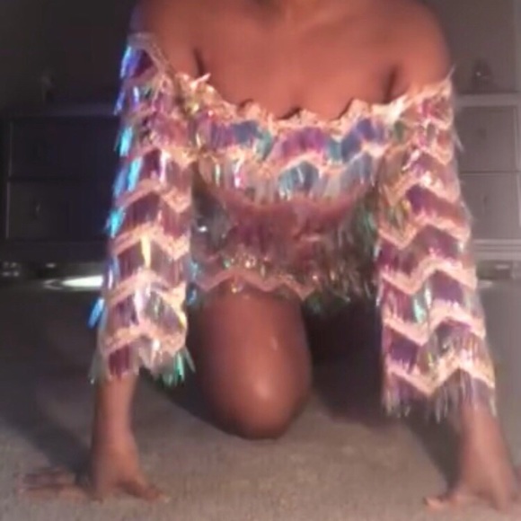 🎀 Iridescent Sequin Dress 🎀 - Picture 4 of 8